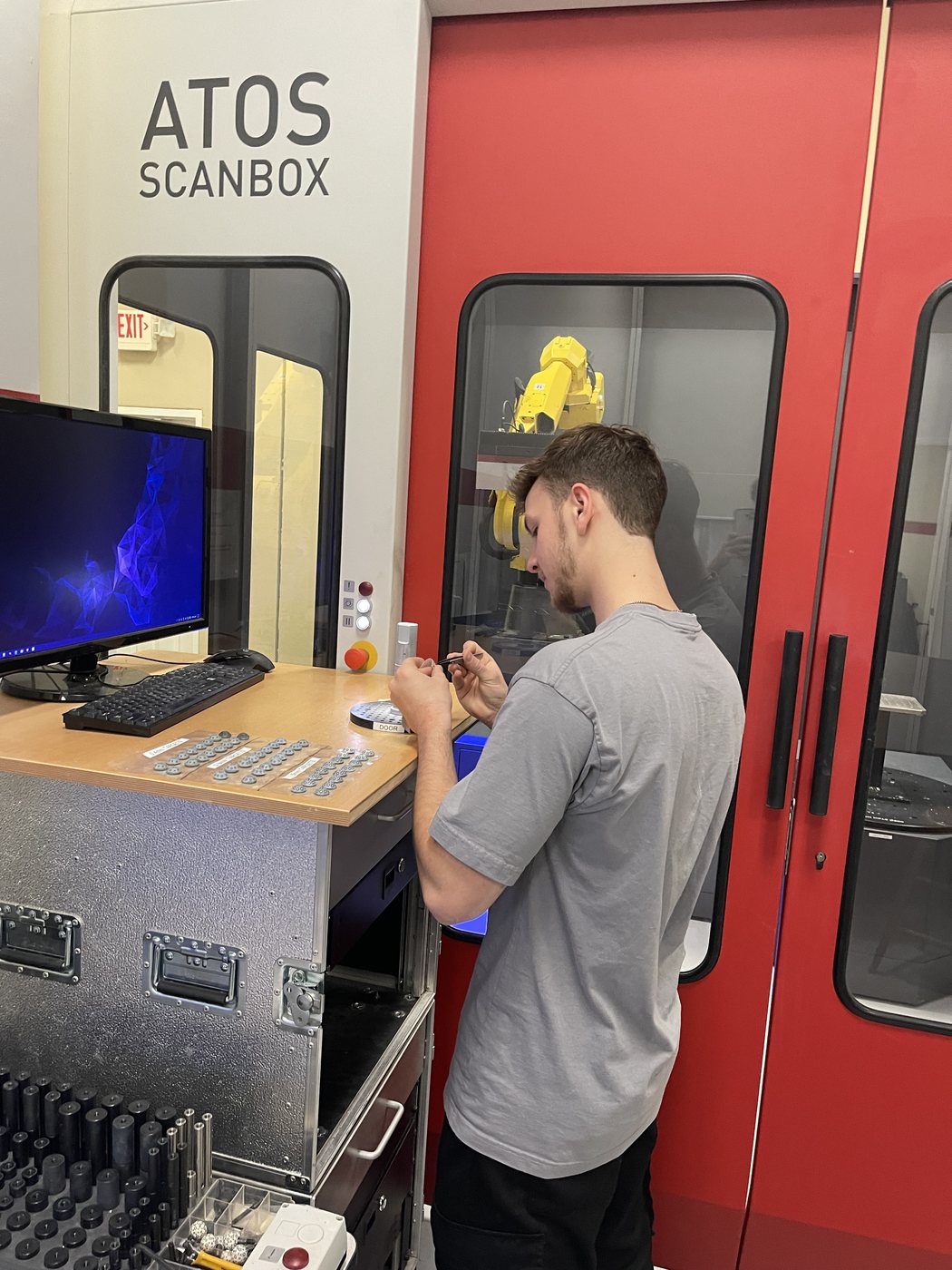 Blue-light scanning on the ATOS ScanBox